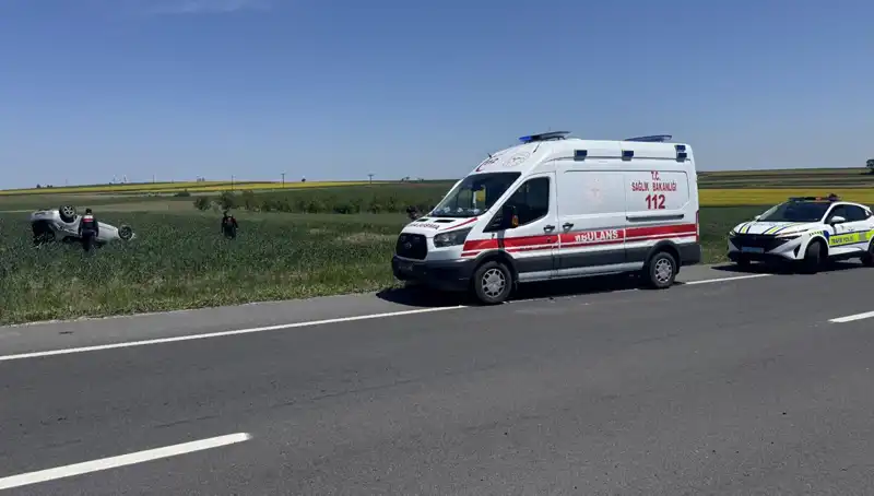 Edirne'de Otomobil Devrildi: Yaralıların Durumu Merak Ediliyor
