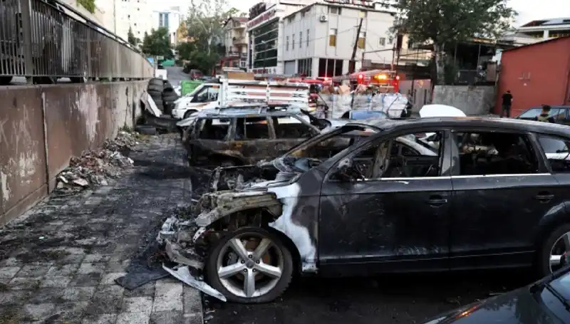 Sanayi Alanında Şok! Tamir Bekleyen Araçlar Alev Alev Yandı