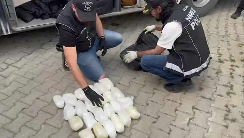 Yolcunun Valizinden Çıkan 13 Kilo Metamfetamin Şaşırttı