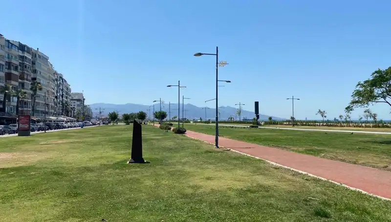 İzmir’de Sıcaklık Rekoru Kırıldı: Kordon Boş Kaldı, Vatandaşlar Nerede?