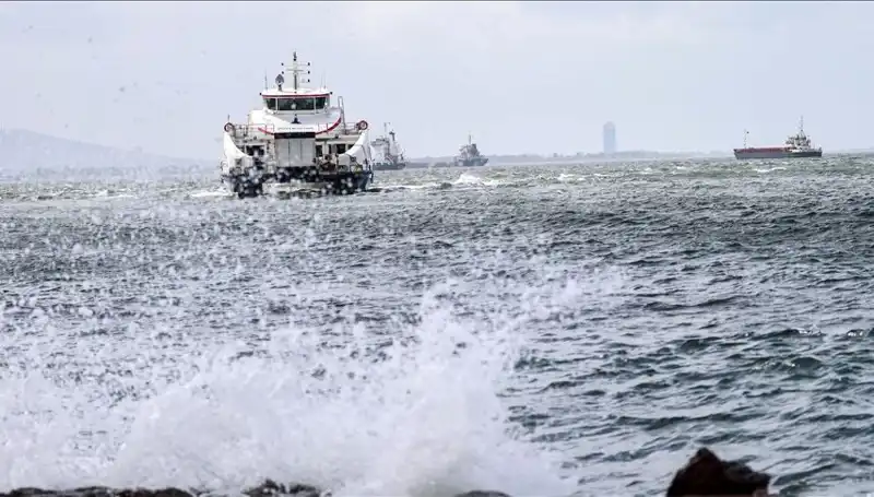 İzmir’de Vapur Seferleri Fırtınadan Dolayı İptal Edildi!