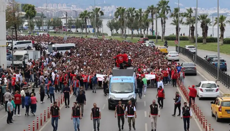 İzmir'de Grev Krizi: Dördüncü Gün Protestolarla Devam Ediyor!