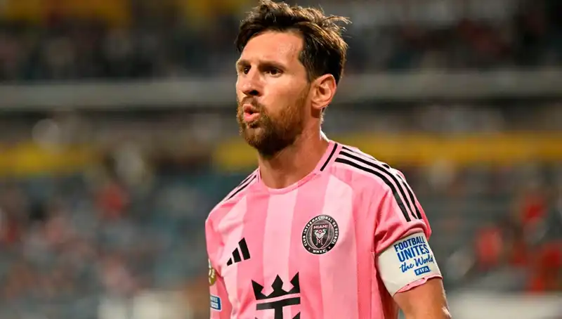 Messi'nin İlk Maçında Şok Anlar: Direkten Dönen Şut ve Beraberlik