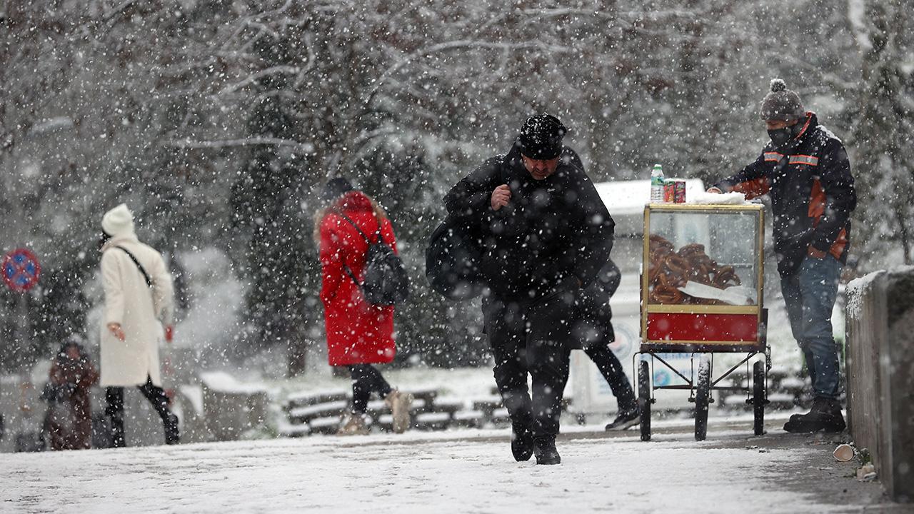 Meteorolojiden alınan son bilgilere göre Türkiye genelinde kar yağışı uyarısı yapıldı.