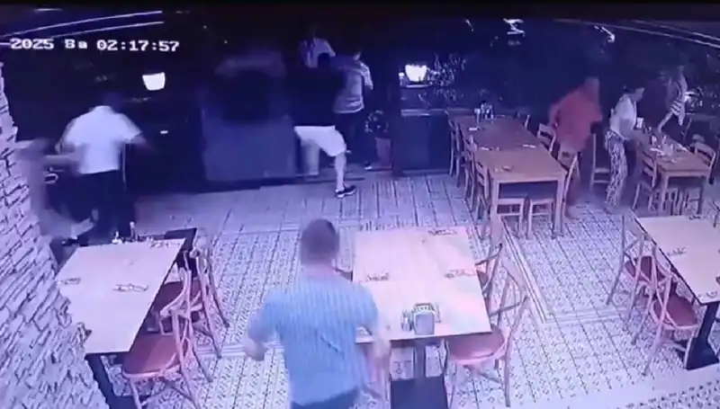 Sarsıntının Anı: Deprem Güvenlik Kamerasında Görüntülendi!