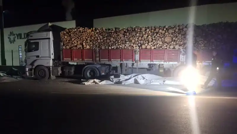 TIR Sürücüsüne Otomobil Çarpması Sonrası Dramatik Anlar