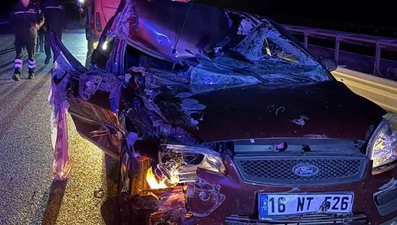 Afyonkarahisar'da Feci Kaza: TIR ile Otomobil Çarpıştı, 4 Yaralı