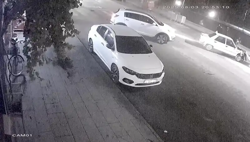 Yaya Geçidinde Yaşanan Kaza: Yayaya Yol Vermek İsterken Çarpan Araçlar