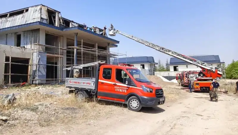 Ankara Gölbaşı'nda Villaların Bulunduğu Alanda Büyük Yangın Paniği