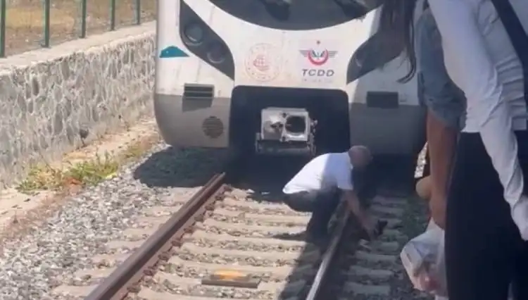 Marmaray Seferlerini Durduran Makinist: Raylarda Kediyi Kurtardı
