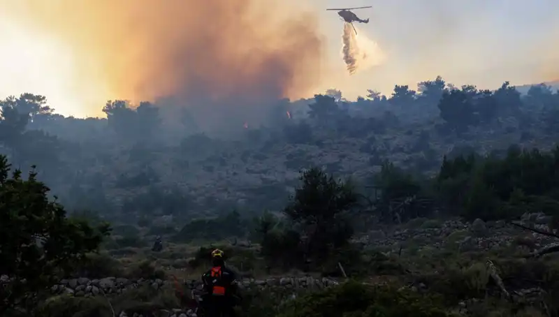 Eğriboz Adası’nda Orman Yangını: İki Köy Acil Tahliye Edildi!