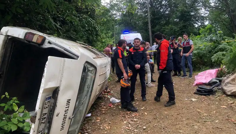 Rize'de Yürekleri Dağlayan Minibüs Kazası: İki Hayat Kaybı ve Üç Yaralı