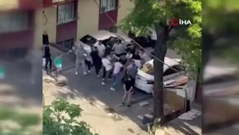 Madde Bağımlılığı ile Mücadelede Sokaklarda Meydan Dayakları Tartışma Yarattı