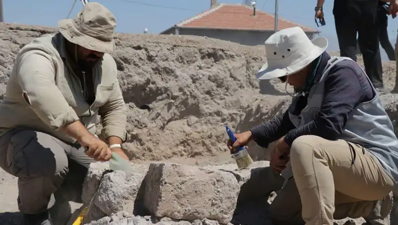 İç Anadolu'da Tarihin Derinliklerine İnen Mozaik Kazılarında Şaşırtıcı Keşifler
