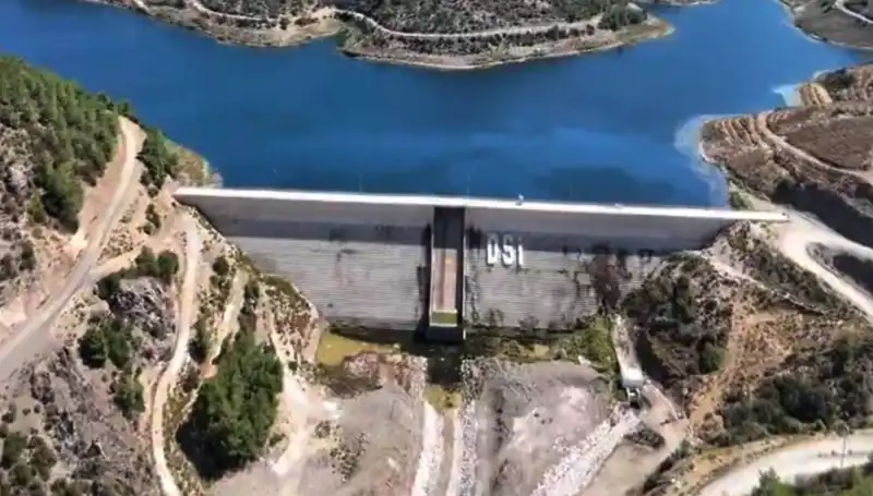 Çeşme'nin Su Hasreti Sonunda Bitecek mi? Yeni Projeler Başladı!