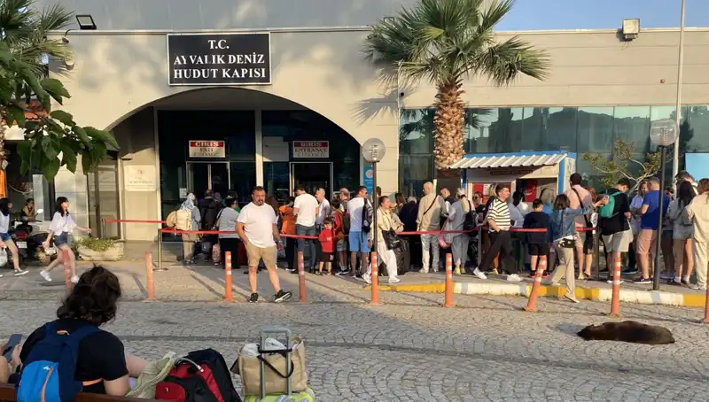 Bayramda Midilli Adası’na Akın Eden Tatilciler Neo-Turizm Rüzgarı Estiriyor