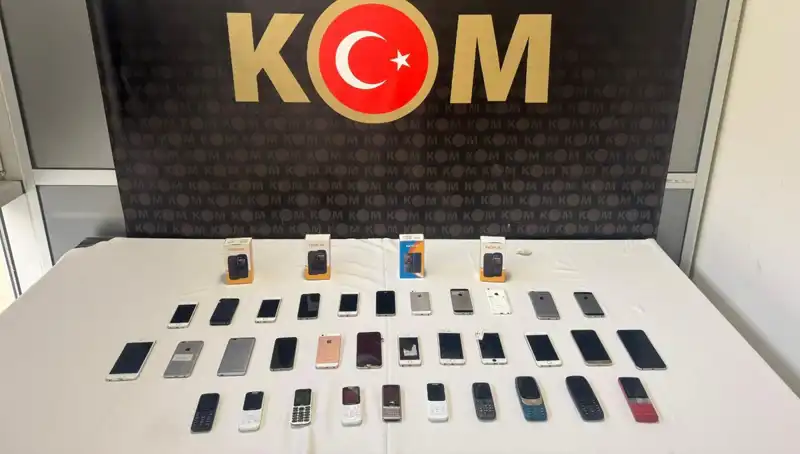 Gümrük Kaçağı Cep Telefonları Çetesi Çökertildi: 37 Alet Ele Geçirildi!