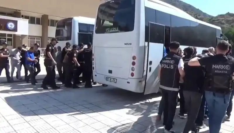 Amasya'da Uyuşturucu Operasyonuyla 13 Kişi Tutuklandı