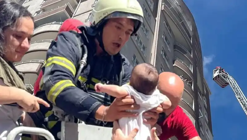 Kayseri'de 14 Katlı Binada Korkutan Yangın: 10 Kişi Hastaneye Kaldırıldı