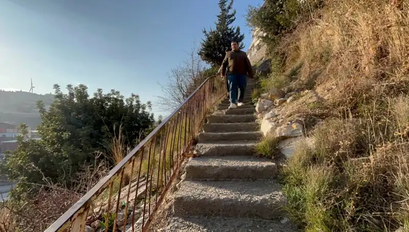 Uçurum Kenarındaki Eşsiz Merdiven: 107 Basamakla Evi Bulmak