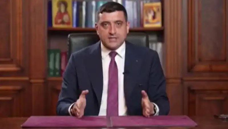 Romanya'da Seçimlerde Aşırı Sağcı Aday Beklenmedik Bir Üstünlük Sağladı