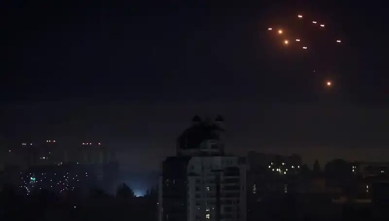 Rusya’nın Hava Saldırıları Kiev’i Vurdu: Sumi’de Tahliye Süreci Hızlanıyor