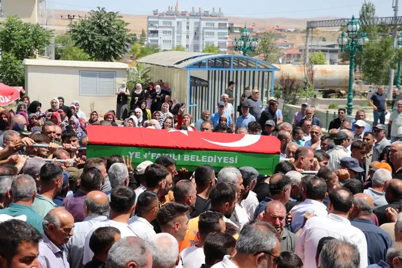 MHP’li Belediye Başkanı Son Yolculuğuna Uğurlandı: Sevenleri Gözyaşlarıyla Veda Etti