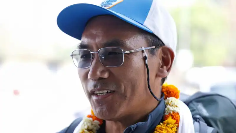 Everest Adam, Nefes Kesen Bir Zirveyle Kendi Rekorunu Kırdı