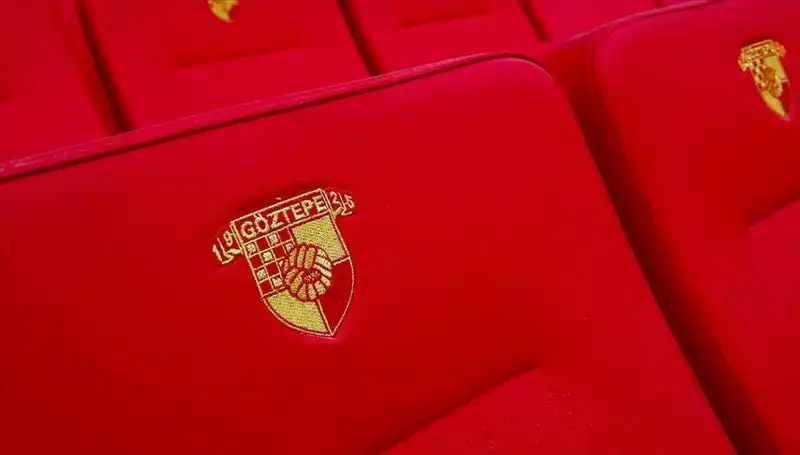Göztepe, Genç Yıldız Junior Olaitan ile Anlaştı: Transfer Ayrıntıları Açıklandı!