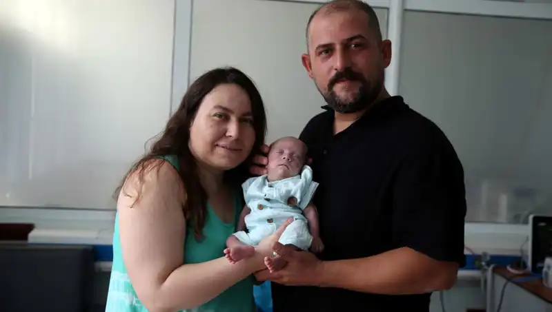800 Gram Doğdu, 4 Ay Yoğun Bakımda Kaldı: Küçük Bebeğin Yaşam Mücadelesi